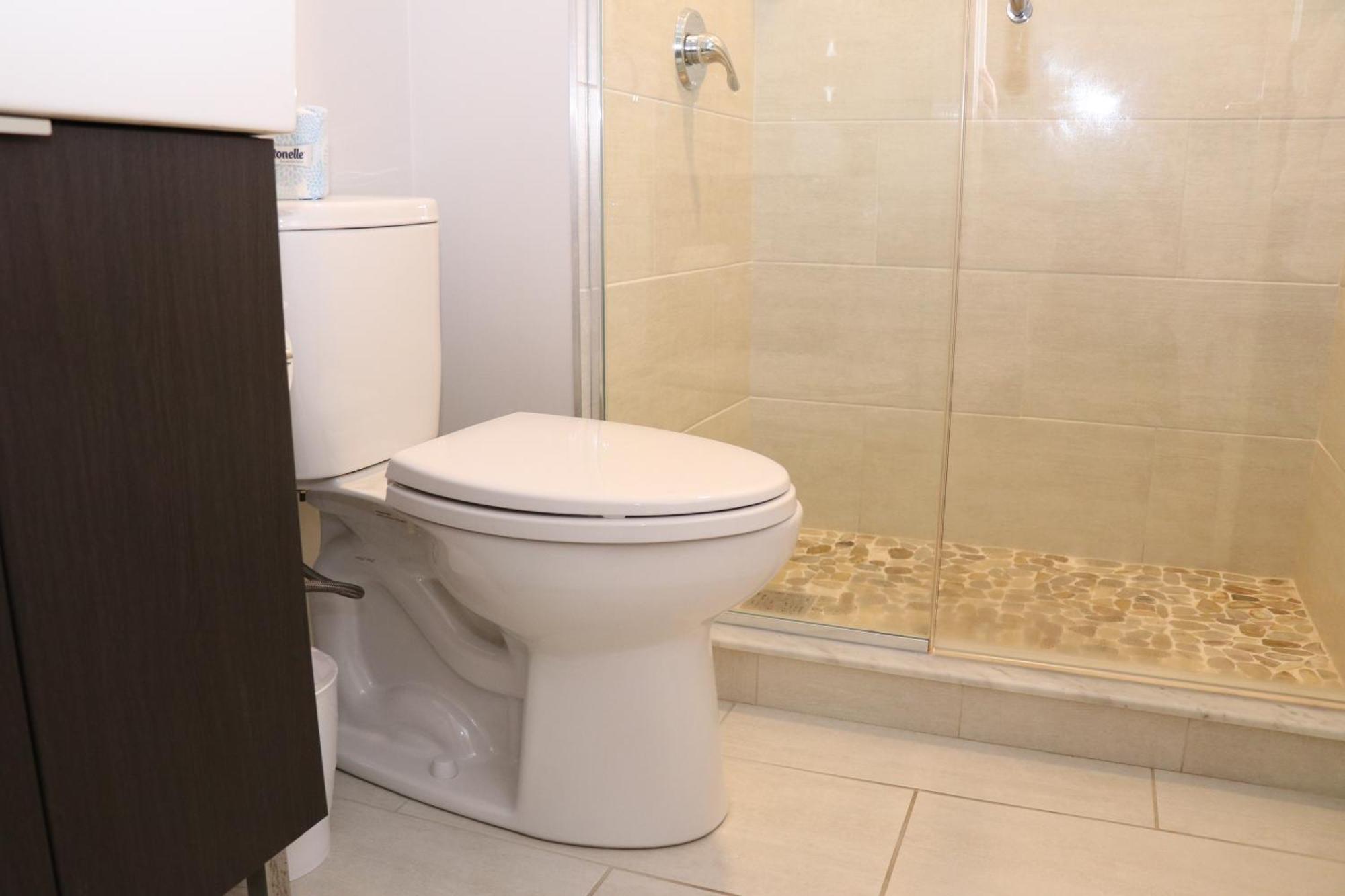 A Stylish Stay W/ A Queen Bed, Heated Floors.. #34 브루클라인 외부 사진