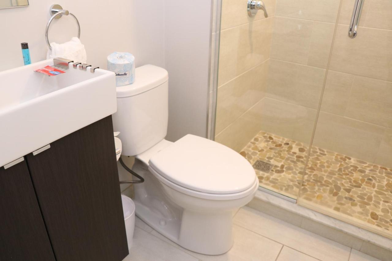 A Stylish Stay W/ A Queen Bed, Heated Floors.. #34 브루클라인 외부 사진